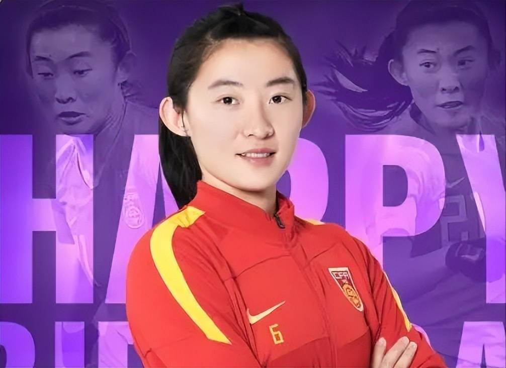 顶尖女足运动员在比赛中展现出色技艺的简单介绍