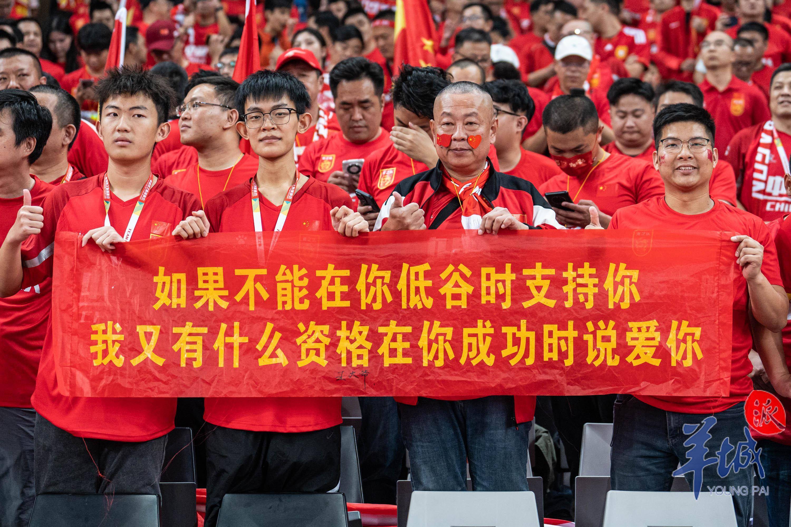 精彩足球赛事引爆球迷热情，层出不穷的对战继续的简单介绍